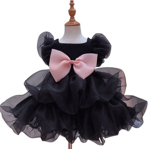 Adorned with a sweet pink bow, this Black Princess Dog Party Dress is made of flowing layers of tulle.