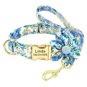Simply darling, this Blue Daisy matching set includes a Personalized Dog Collar, Leash & gorgeous handsewn Flower slider.
