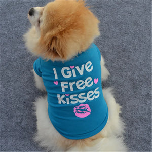 Pomeranian wearing Blue "I Give Free Kisses" Dog T-Shirt