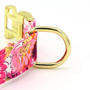 D-ring on collar for leash attachment.