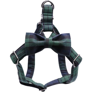 This gorgeous green plaid dog harness set comes with a detachable bow tie.