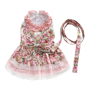 This adorable Vintage Rose Harness Dog Dress & Leash Set from our Spring/Summer collection is adorned with a large bow and D-ring on the back for stylish walks.