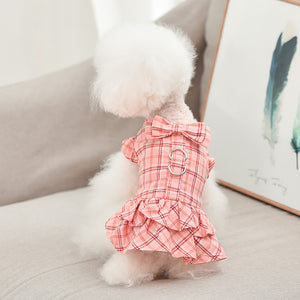 Made of 100% Cotton, this lightweight Plaid Dog Dress & Leash set from our Spring/Summer collection features a D-ring on the back stylish walks.