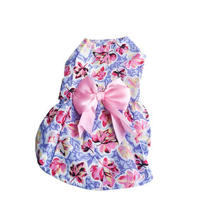This lilac floral dog dress features a light pink bow.