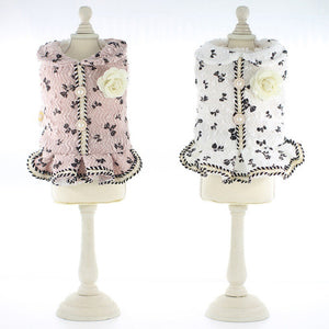 Available in Pink or White, this Chic Fleece-Lined Winter Princess Dog Dress Coat will have your girl cozy and stylish this autumn/winter.