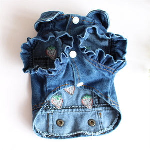 This Strawberry Denim Dog Jacket features 3 snap buttons for easy on/off and ruffled sleeves.