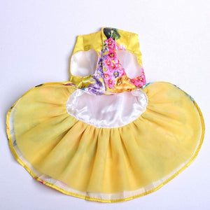 The Yellow Floral Dog Party Dress's hook and loop closure makes it easy to take off.