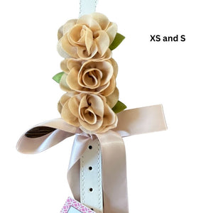XS and S size collar come with 3 small satin beige flowers and a matching satin bow.