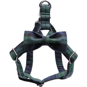 This gorgeous green plaid dog harness set comes with a detachable bow tie. 