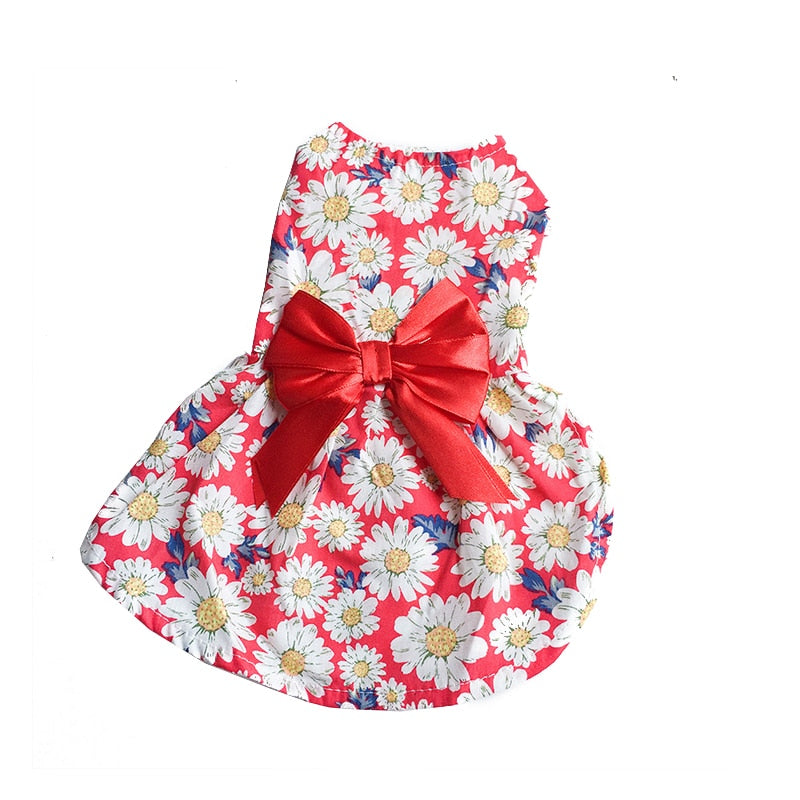 Adorned with a red bow, this lightweight cotton Red Daisy Dog Dress from our Spring/Summer collection is made of 100% cotton.