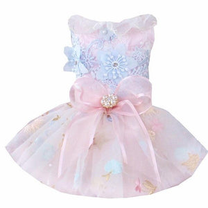 Available in pink, your belle will look stunning in our Lila Dog Party Dress, delicately crafted with embroidered flowers, a large bow and a tulle skirt that features moons, stars and flowers. 